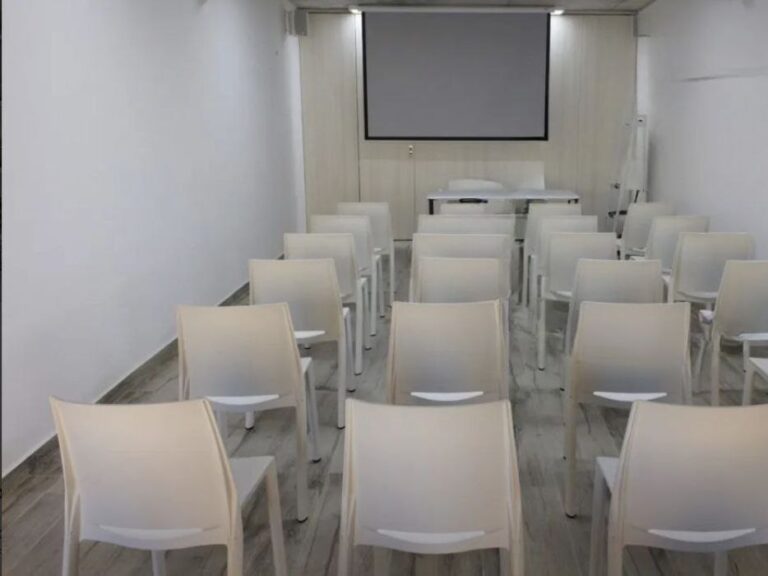SALAS PARA REUNIONES CLASES CURSOS